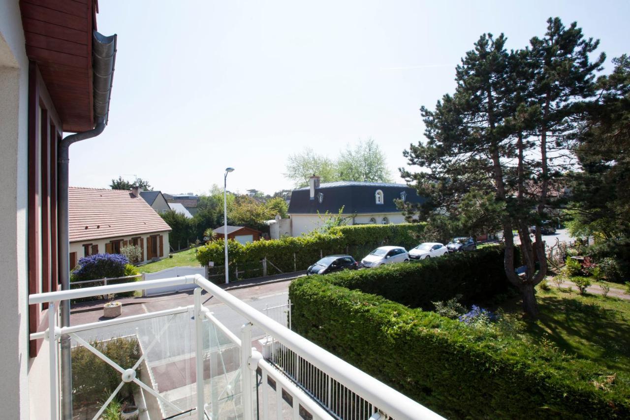 Appart Residence Proche Plage Avec Piscine Et Parking Couvert Prive Merville-Franceville-Plage Exterior photo