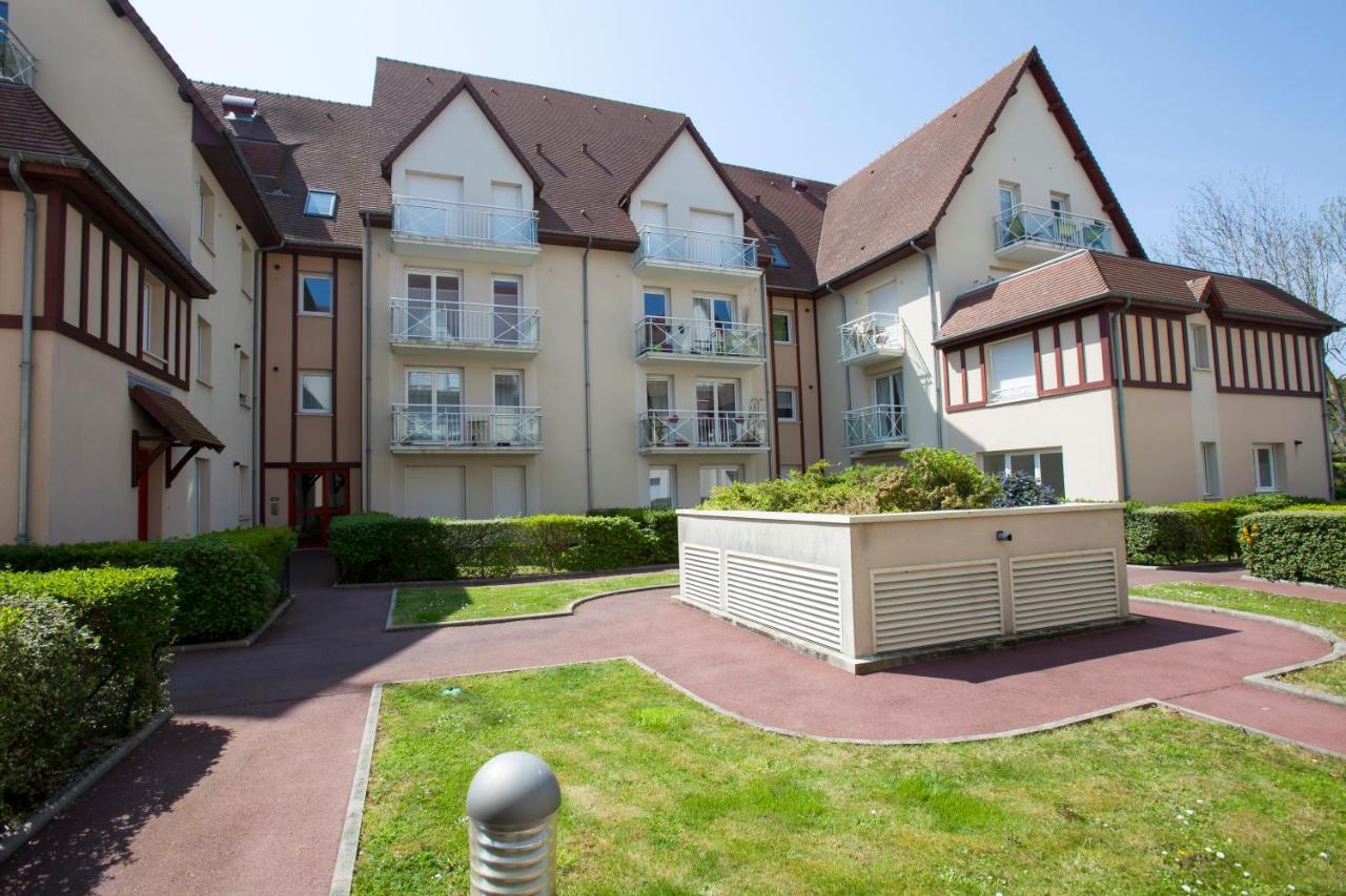 Appart Residence Proche Plage Avec Piscine Et Parking Couvert Prive Merville-Franceville-Plage Exterior photo